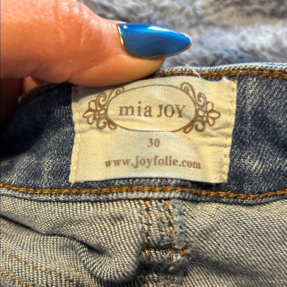 Trendy Distressed Gray Skinny Jeans - Picture 5 of 9